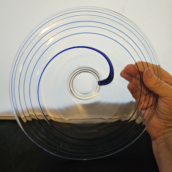 Artisan Glass Plate with Blue Accents‎ - Picture 4 of 6